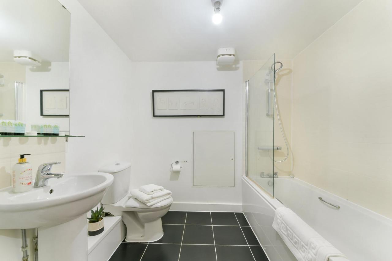 Spacious, Quiet And Modern Apartment Londen Buitenkant foto